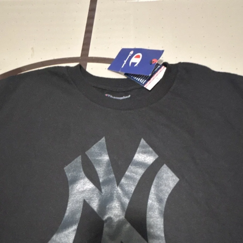 Champion New York Yankees Youth XL Black Graphic Print Short Sleeve T-Shirt - Picture 4 of 7